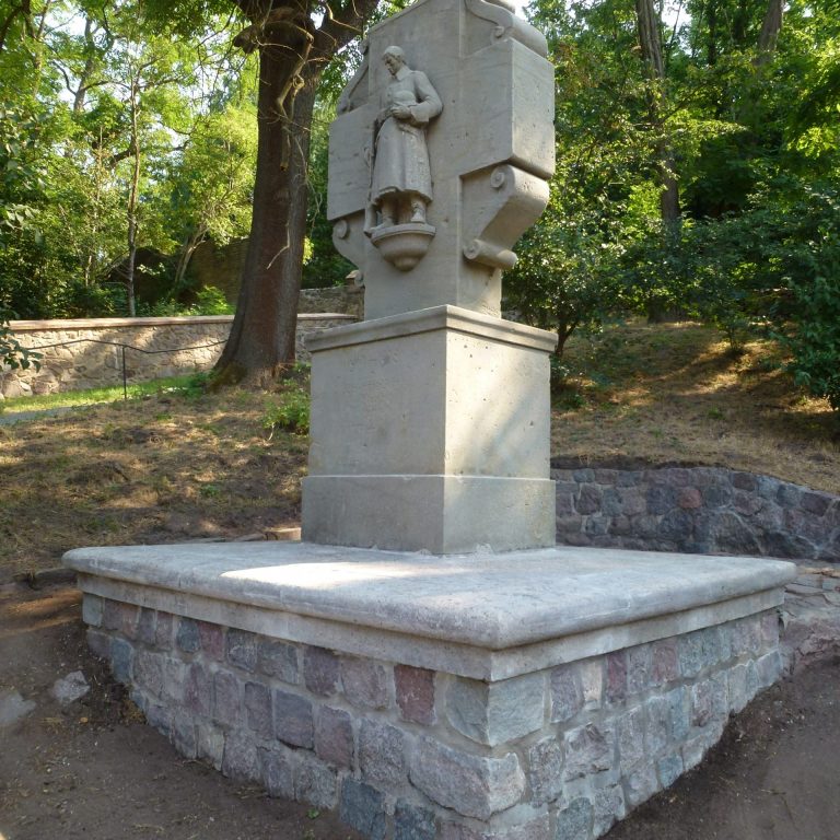 Gefallenendenkmal Niederfinow nach der Restaurierung